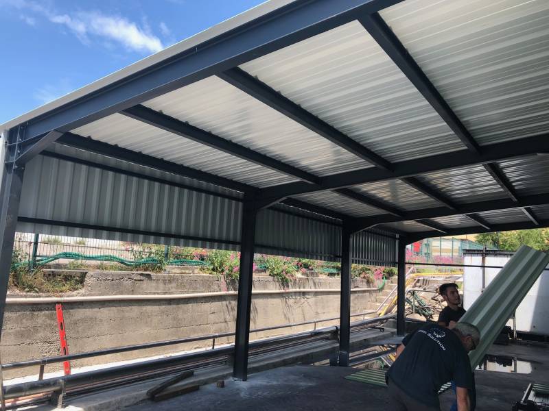 Abris industriel en acier thermolaqué et tôle de bardage à Vitrolles