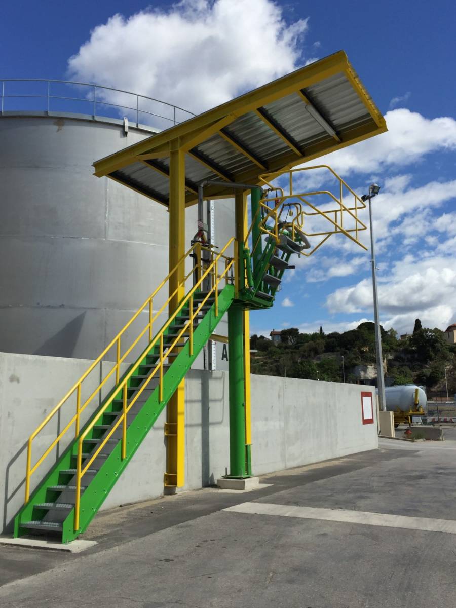 AUVENT ACIER THERMOLAQUE ET ESCALIER TECHNIQUE MARCHE CAILLEBOTIS VITROLLES (13)