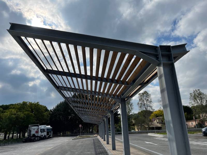 AUVENT ACIER THERMOLAQUE ET ESCALIER TECHNIQUE MARCHE CAILLEBOTIS VITROLLES (13)