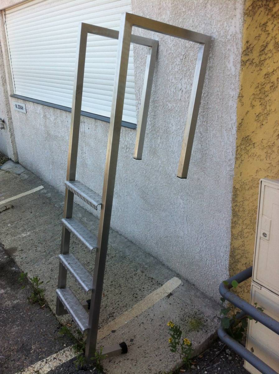 Création sur mesure d'une échelle pour piscine Saline