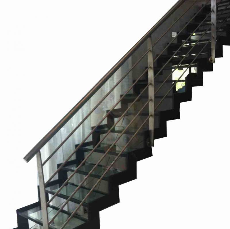 Fabrication d'un escalier intérieur verre à Vitrolles